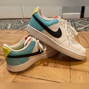 Nike Women’s Colorblock Sneaker 7.5